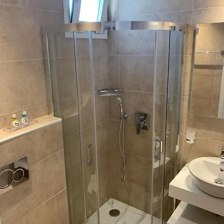 Noufaro Милопотас