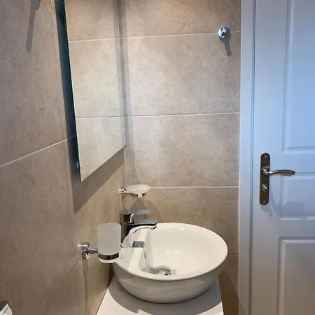 Noufaro Милопотас